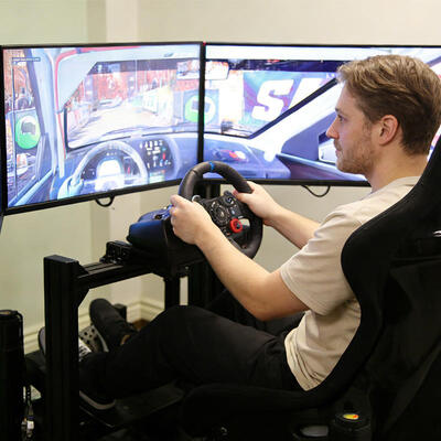 Profesjonalny symulator ruchu z platformą 3DOF do symulatora jazdy w wyścigach e-sportowych